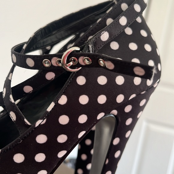 Platform BEBE crisscross ankle strap heels - Picture 3 of 4